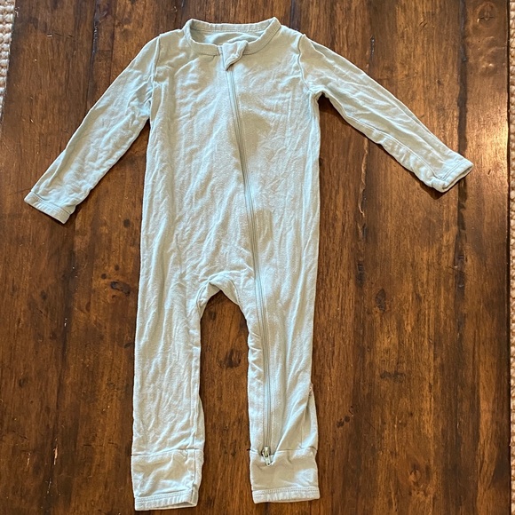 💚 Kyte BABY Soft Green Kids Footie 💚 - Picture 1 of 7